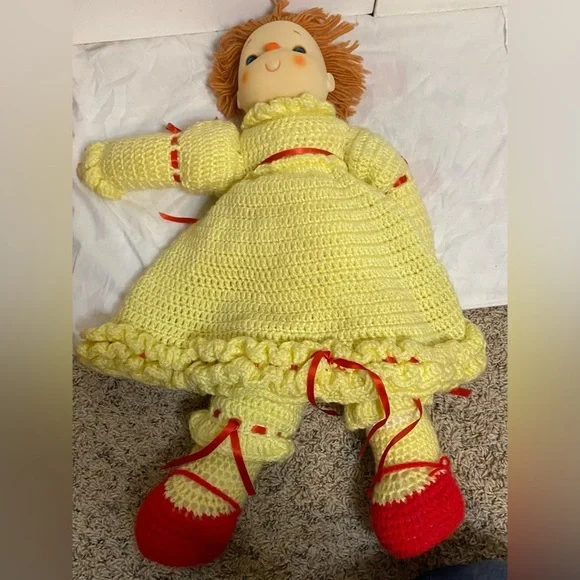 Vintage 1980’s Crochet Doll with Plastic head and hands. - Picture 4 of 7